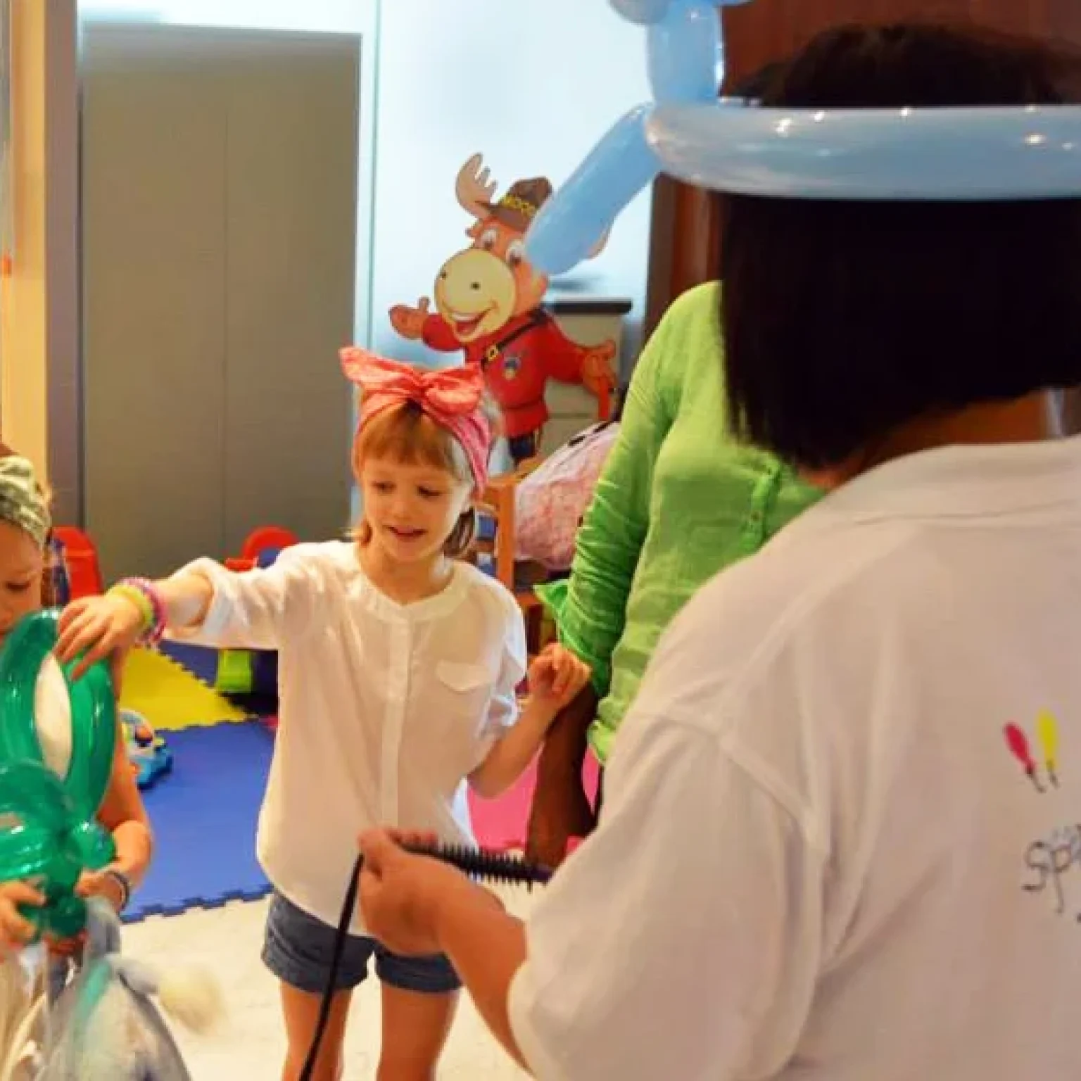 Balloon Twisting by kids at Splash N Bounce event management company in Dubai