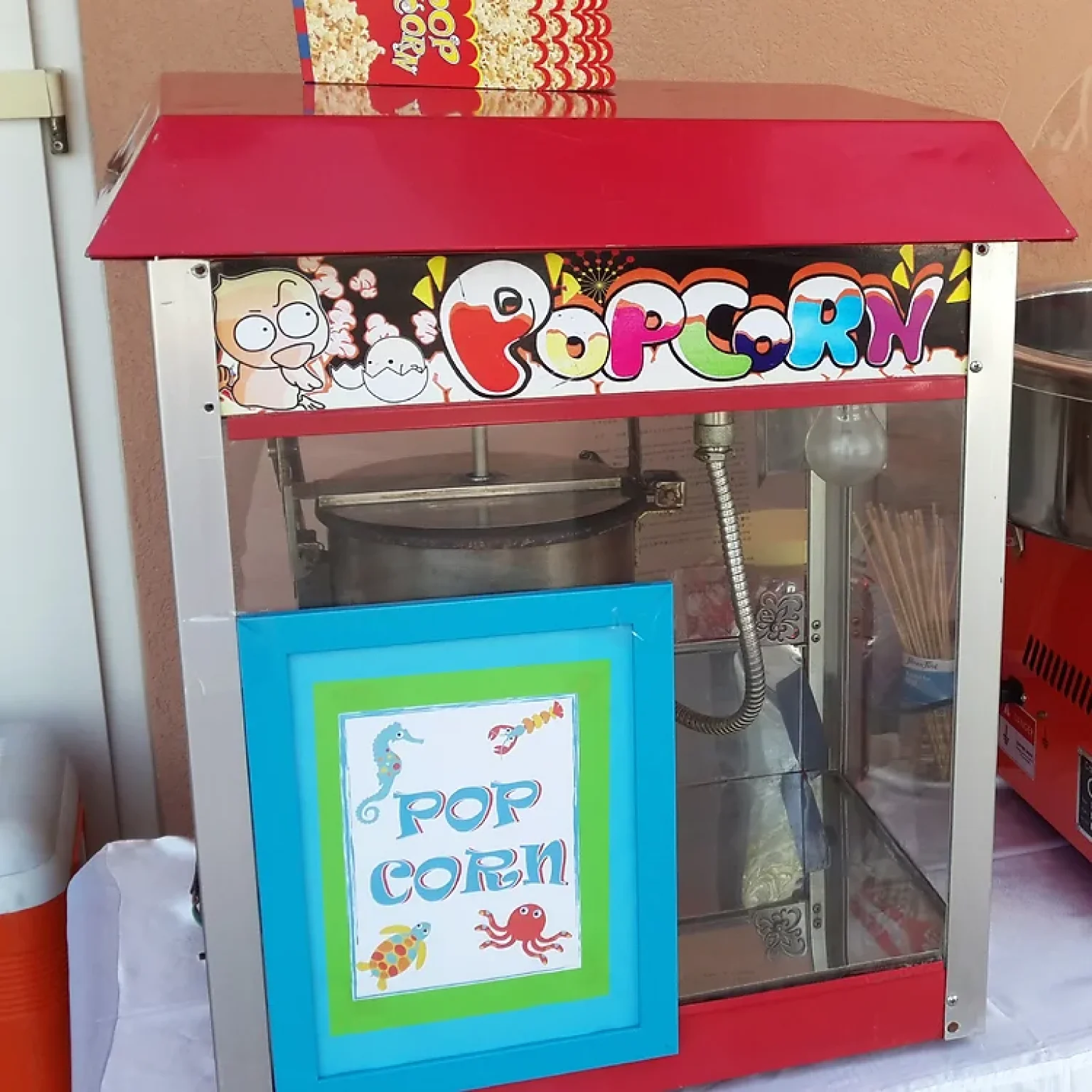 Popcorn machine with 50 servings for parties