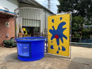 Dunk Tank 6 bouncy castle