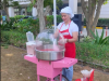 cotton-candy-machine-with-attendant
